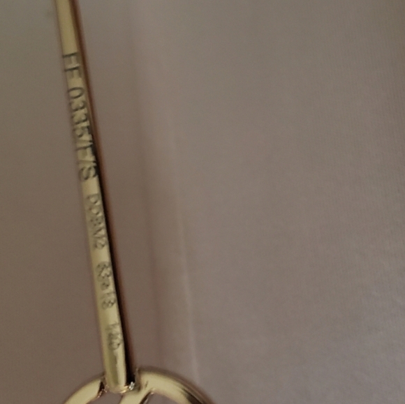 💫FENDI: Oversized Geometric Sunglasses - Picture 5 of 8